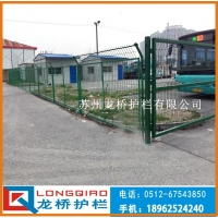 江苏铁路护栏网 江苏公路护栏网 高速浸塑绿色铁丝网 龙桥生产
